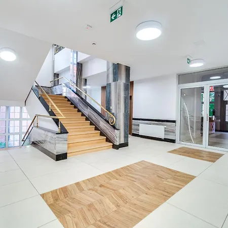 Poniatowskiego Parkside Studio~parking And Lift Apartament *